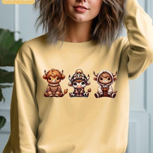 Highland Cow Sweatshirt, Highland Cow Crewneck, Cute Cow Hoodie, Western Crewneck, Highland Cow Shirt, Cow Gifts, Farm Animal Sweatshirt,