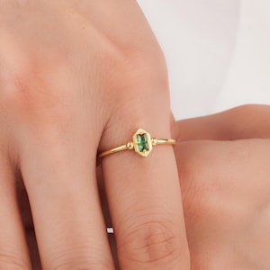 Emerald Ring, 14K Solid Gold Ring, Baguette Emerald Gemstone Ring, May Birthstone Ring, Anniversary , Dainty Emerald Ring, Handmade Jewelry