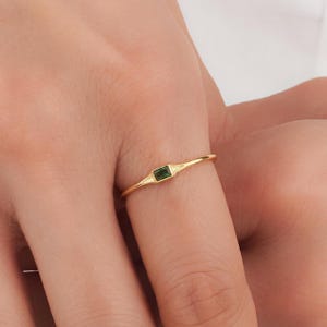 14k Baguette Emerald Ring, Minimalist Emerald Band Ring Solid Gold, May Birthstone Ring, Emerald Band Ring, Gift for Women, Mothers Day Gift
