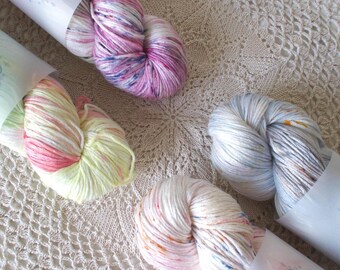 Handgefärbtes Garn | Sommer-Lyocell-Kollektion | Sommer-Erinnerungsstücke-Serie | 50 % Baumwolle, 50 % Lyocell | Fingering-Garn, 100 g, ca. 240 m