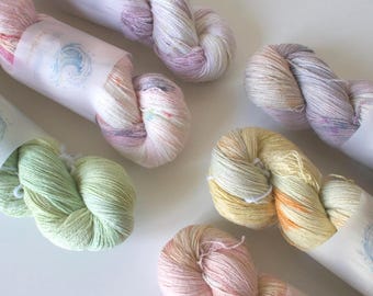 Handgefärbtes Garn | Sommer-Lyocell-Kollektion | 50 % Wolle, 30 % Baumwolle, 20 % Lyocell | Fingering-Garn, 100 g ca. 400 m