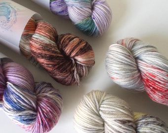 Handgefärbtes Garn | Seiden-Woll-Kollektion | River-Serie | 90 % Wolle, 10 % Seide | DK 100 g, ca. 180 m | Strickzubehör