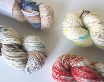 Handgefärbtes Garn | Seiden-Singles-Kollektion | Wärme-hält-Kälte-Serie | 85 % Wolle, 15 % Seide | Einzelgarn, 100 g, ca. 340 m