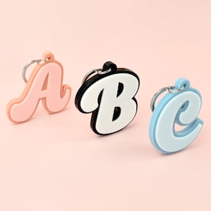 Llavero con inicial personalizado, llavero con letra individual, llavero con forma de mochila escolar, llavero personalizado, llavero para niños, llavero con letra retro