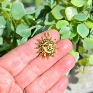 1 Moon Sun Gold Tone Charm GC6813