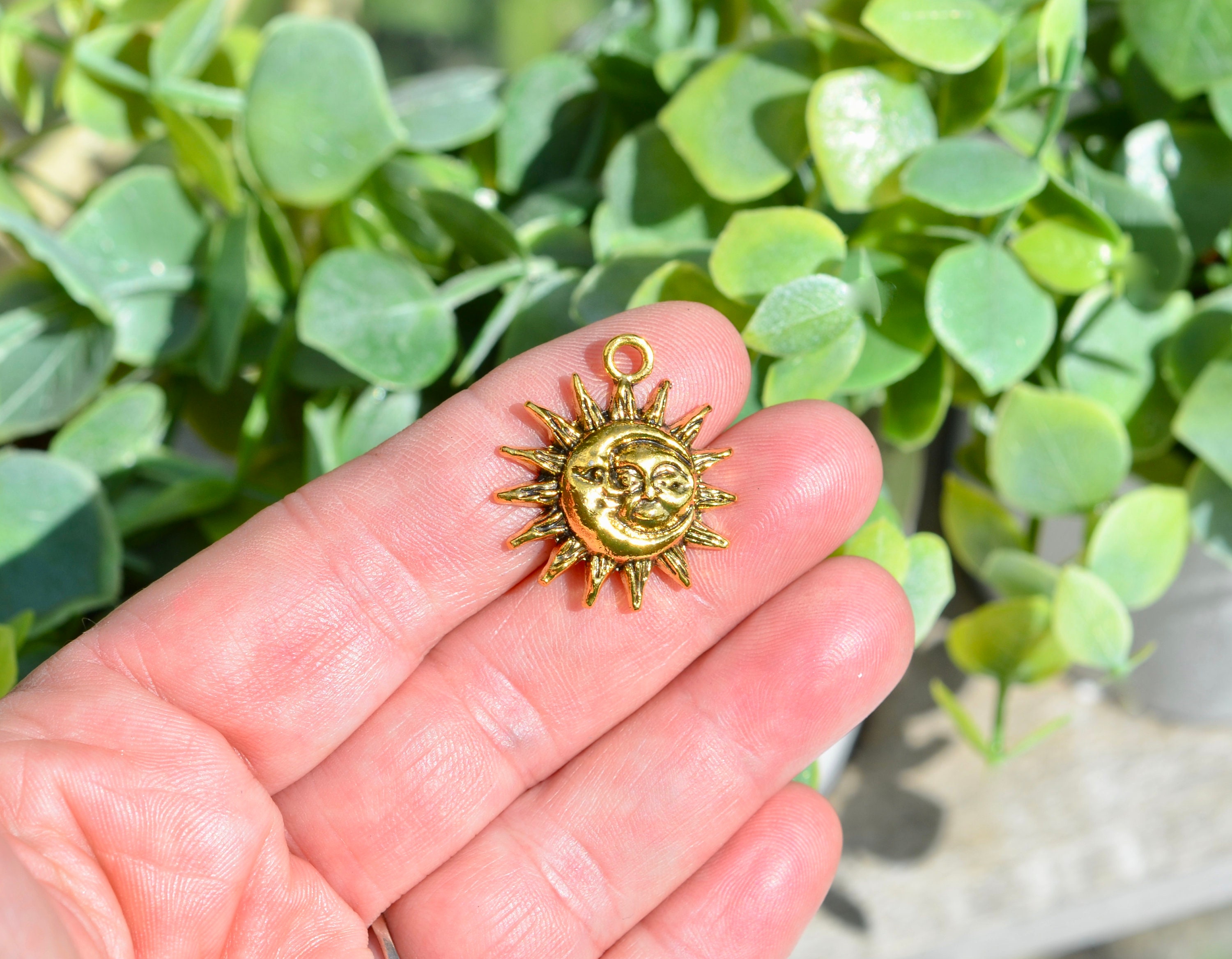 BULK 20 Moon Sun Gold Tone Charms GC6813 - Etsy