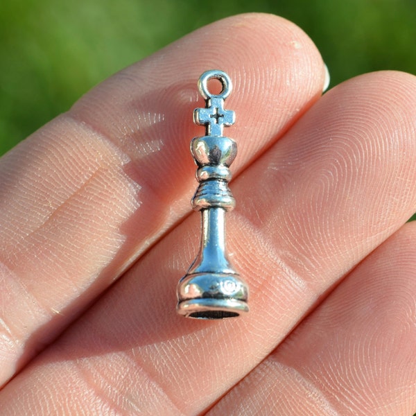 BULK 20 King Chess Piece Silver Tone  Charms SC2839