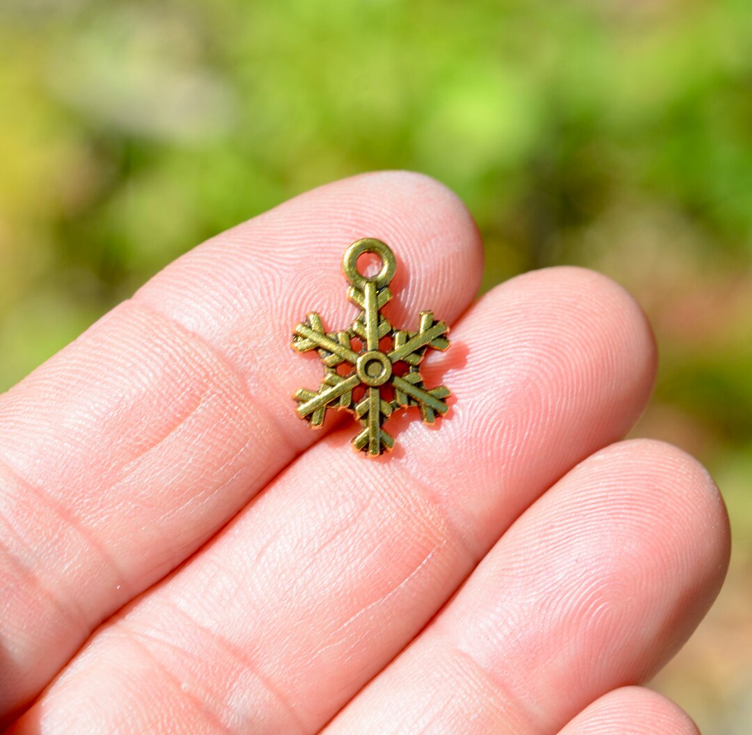 10 Snowflake Antique Gold Tone Charms GC4250 - Etsy