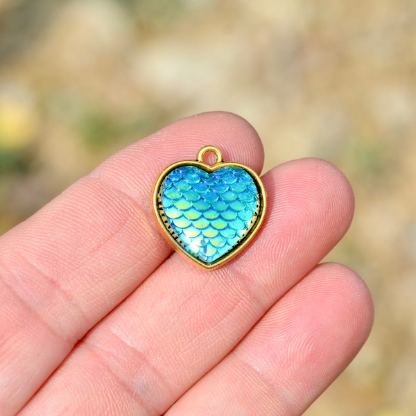 1 Mermaid Fish Scale or Dragon Scale Blue with Gold Tone Heart Charm GC6643