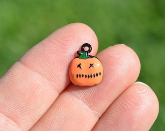 BULK 20 Orange Jack O Lantern Enamel Pumpkin Charms SC5322