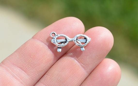 BULK 20 Glasses Connector Charms Antique Silver Tone SC4047