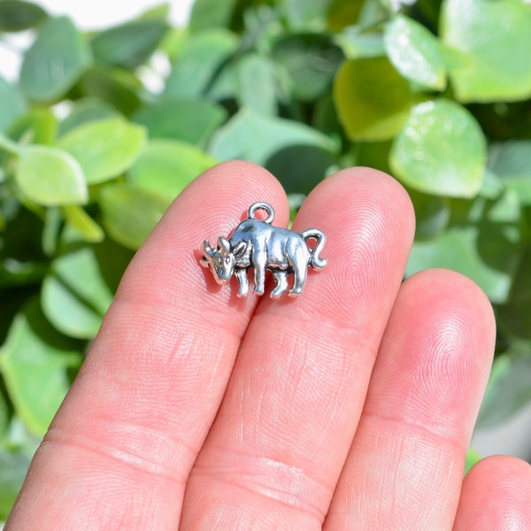 BULK 20 Bull Silver Tone  3D Charms SC6916