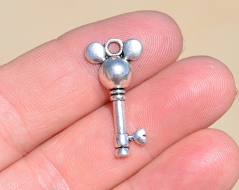 1  Skeleton Key Silver Tone  Charm SC5803