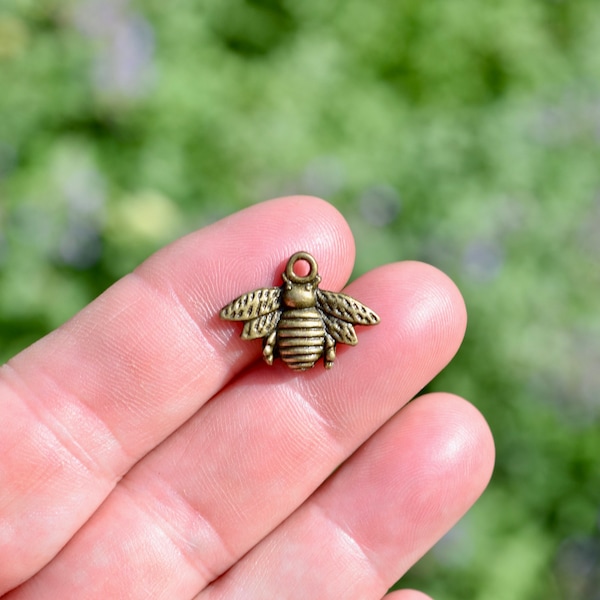 BULK 50 Bee  Bronze Tone  Charms BC6855