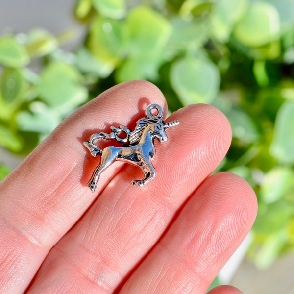 1  Unicorn Silver Tone Charm SC2000