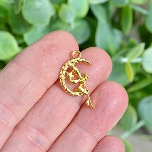 1 Fairy Sitting on the Moon Gold Tone Charm GC6731