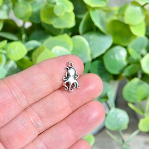 10  Octopus Silver Tone Charms SC5108