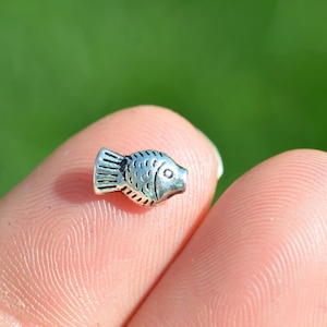 10  Fish Shape Silver Tone  9mm  Beads BD969