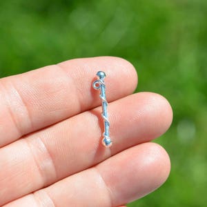 1 Baton Bright Silver Tone Charm SC5313