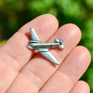 BULK 20  Airplane Silver Tone Charms SC4069