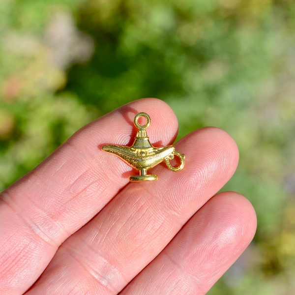 1 Magic Lamp Gold Tone Charm GC6000