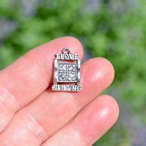BULK 50  I Love Quilting Silver Tone Charms SC6797