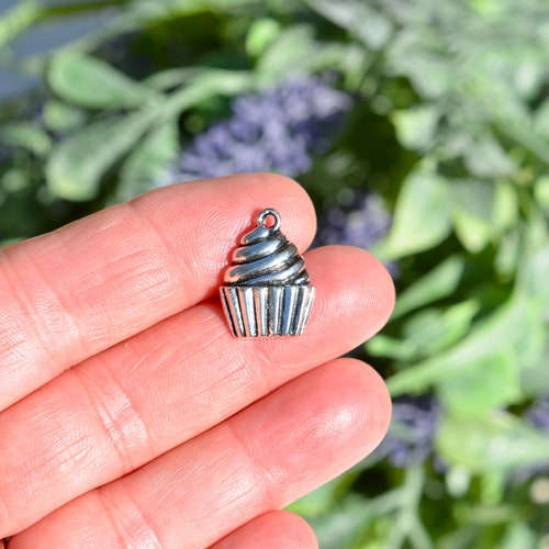 10 Muffin Pan Silver Tone Charms SC2604 Etsy