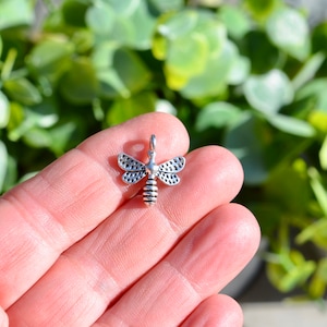 1  Dragonfly Silver Tone Charm SC1260