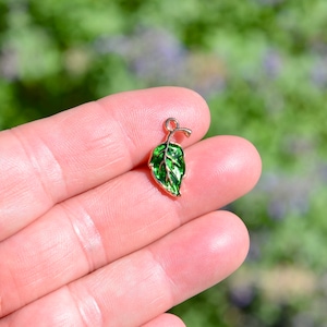 BULK 20 Green Enamel and Gold Tone Leaf   Charms GC4120