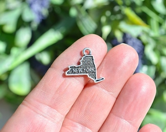 BULK 20 State of New York Silver Tone Charms SC6024