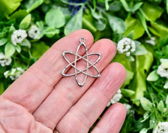 BULK 20 Atom Silver Tone  Charms SC6842