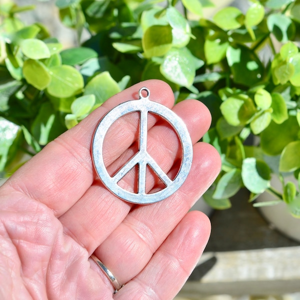 5 Large Peace Sign Silver Tone Charms SC3204