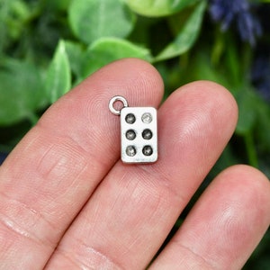 10  Muffin Pan Silver Tone Charms SC2604