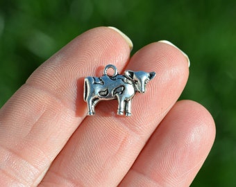 Bulk 20 Cow Silver Tone Charms SC2469