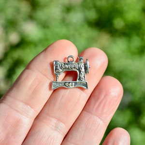 BULK 20  Singer Sewing Machine Silver Tone Charms SC6661