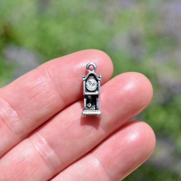 1  Grandfather Clock Silver Tone Charm  SC2929