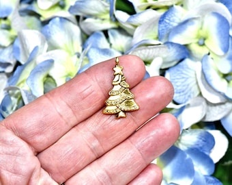 5  Christmas Tree Gold Tone Charms GC3443