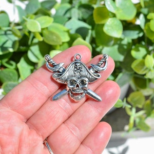 1   Pirate Skull Silver Tone Charms SC3766