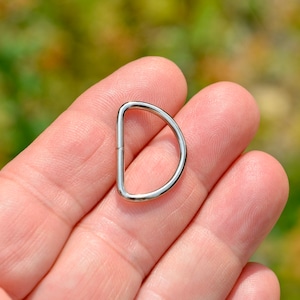 50 Silver Tone 16mm D Rings F612