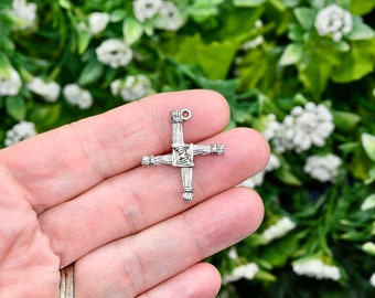 BULK 20  St. Brigid's Cross Silver Tone Charms SC3651