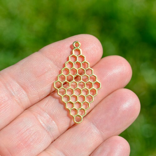 1 Honeycomb  Rhombus Gold Tone  Charm GC1447