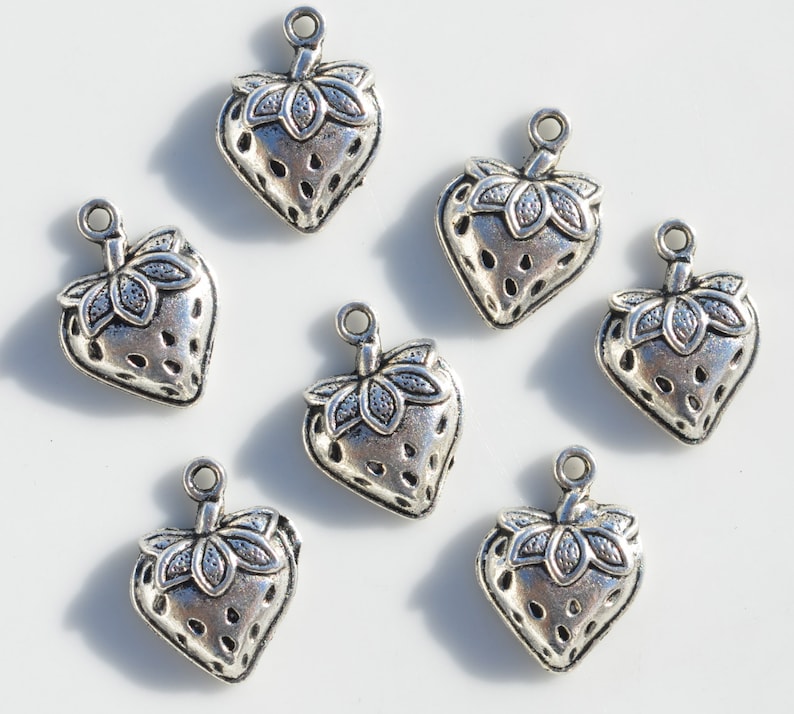 1 Strawberry Silver Tone Charm SC5536