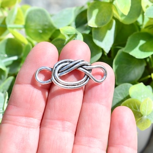 5 Love Knot Connector Silver Tone Charms SC5950