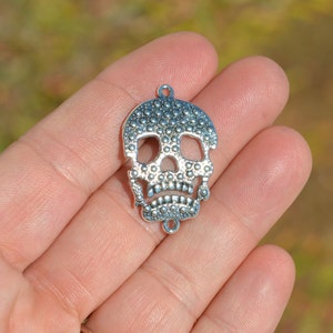 BULK 20  Skull Silver Tone Connector Charms SC3971