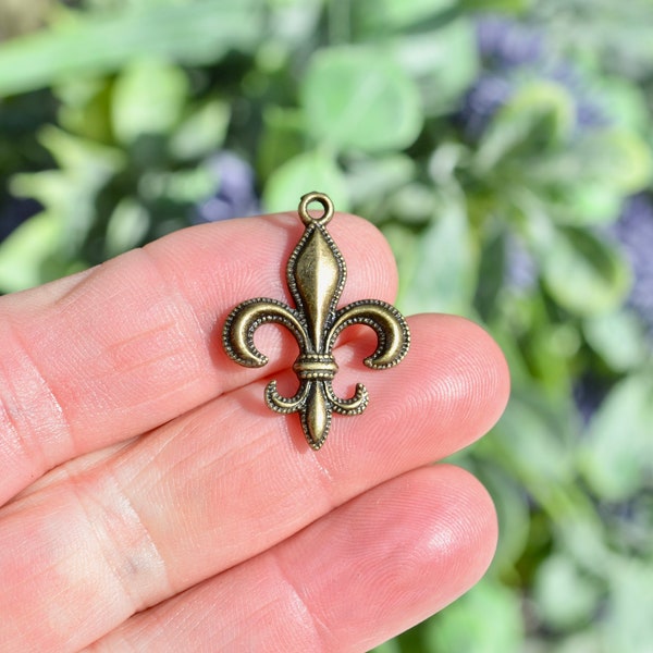 BULK 20  Fleur De Lis Bronze Tone Charms BC1935