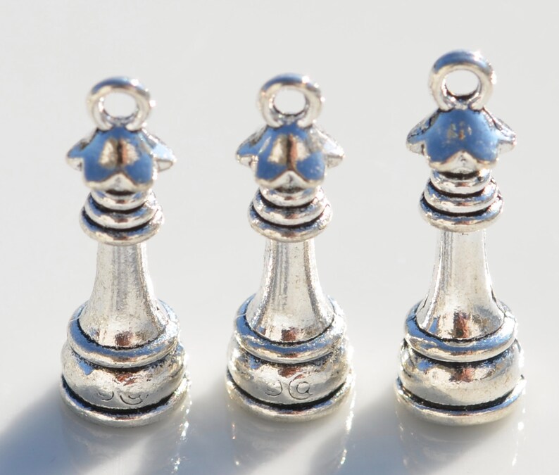 BULK 20 Queen Chess Piece 3D Silver Tone Charms SC3361 | Etsy