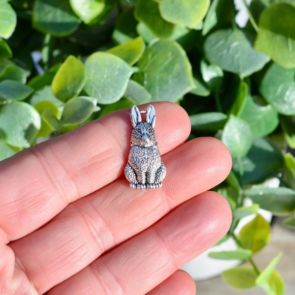 10  Bunny Rabbit Silver Tone Charms SC2047