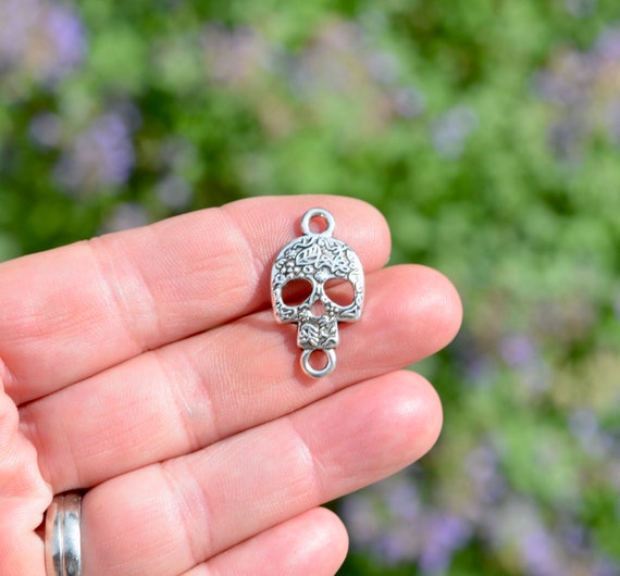 Halloween Skulls Bulk 2022 Bulk 20 Skull Halloween Connector Silver Tone Charms Sc2776 Etsy Denmark