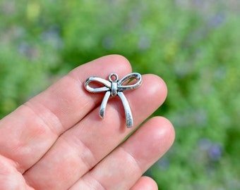 thumbnail interactive-video image 1 of Antique Silver Colour Bail Link Charm Holders 1 of 13