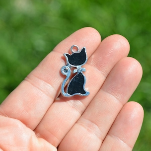 1 Black Enamel Cat with Rhinestone Charm SC5227